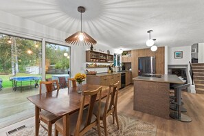 Dining - Game On | 2 Lounges, Ping Pong, Firepit + Hot Tub (Spokane)