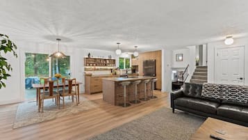 TV, fireplace, offices