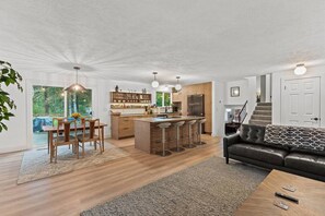 Fireplace - Game On | 2 Lounges, Ping Pong, Firepit + Hot Tub (Spokane)