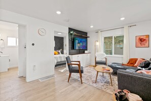 3 bedrooms, desk, iron/ironing board, WiFi