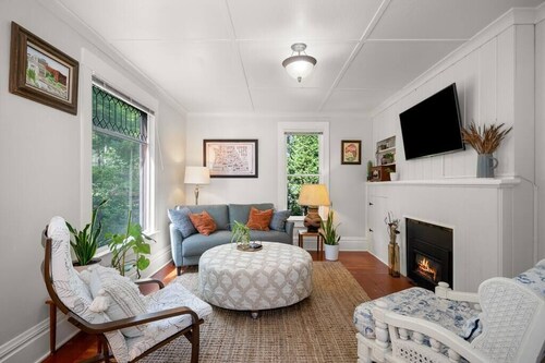 Chic Vintage Vibes | Stylish Stay Near It All