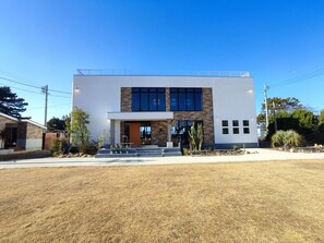 Exterior - 'Ulalena (Shizuoka)