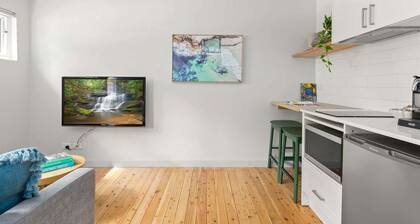 Modern 1-Bed Pad Minutes Away from Coogee Beach