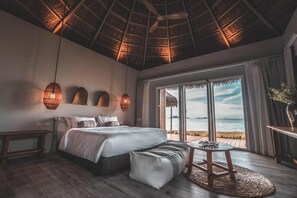 客房内保险箱、办公桌、免费 WiFi