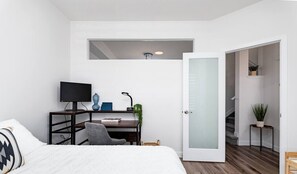 4 bedrooms, desk, iron/ironing board, WiFi