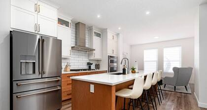 Sleeps 10. A/C.4 Bd 3.5 bth. Family friendly