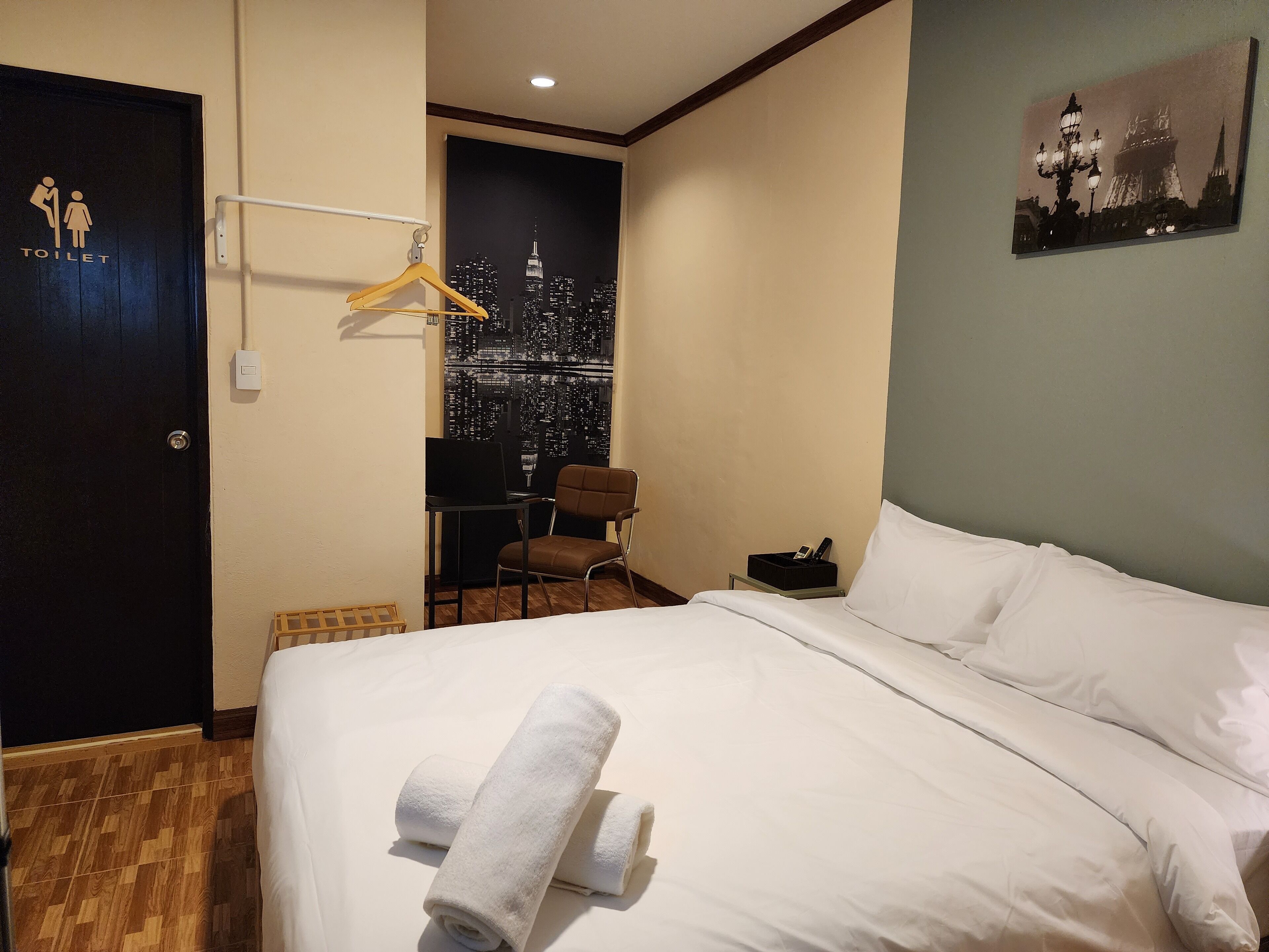 Habitación Confort, 1 cama Queen size, habitaciones conectadas, planta baja | Wifi gratis y ropa de cama 