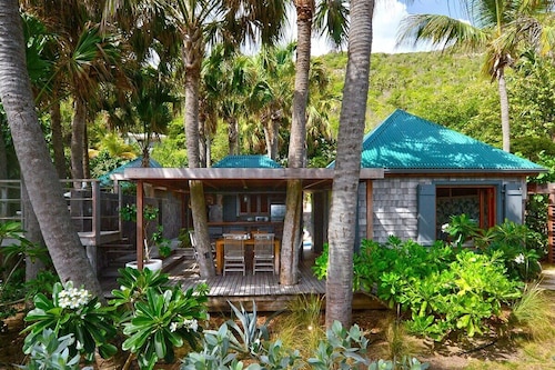 Villa PALM HOUSE – A Tranquil Hideaway Steps from the Ocean
