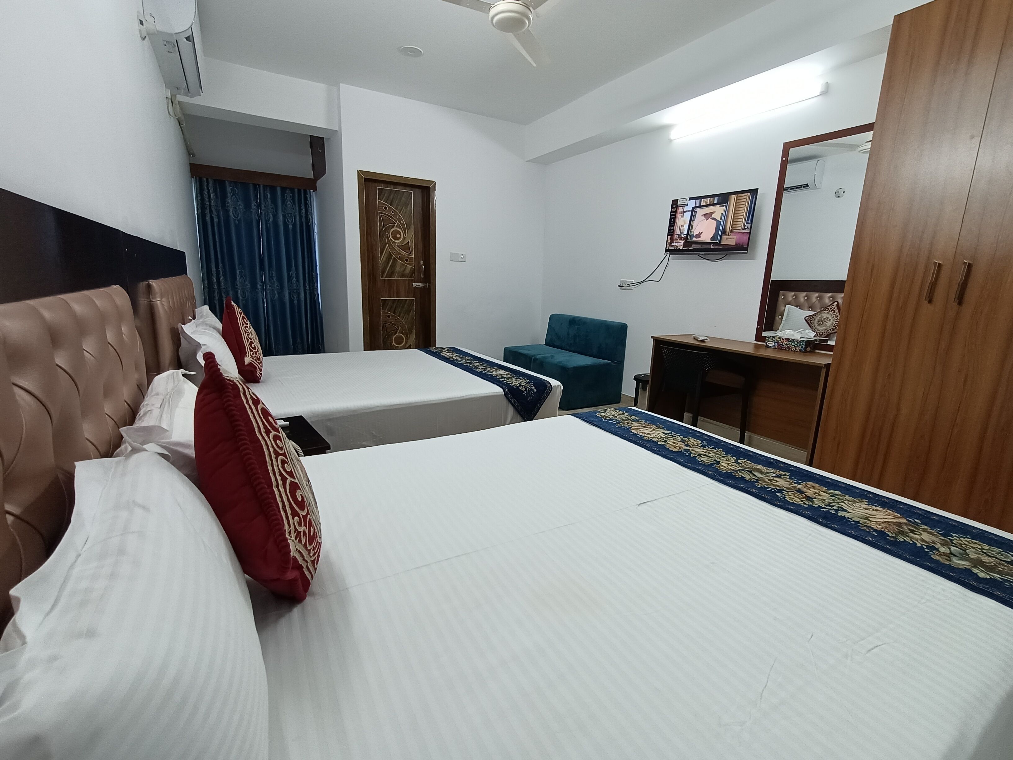 family triple room | desk, free wifi