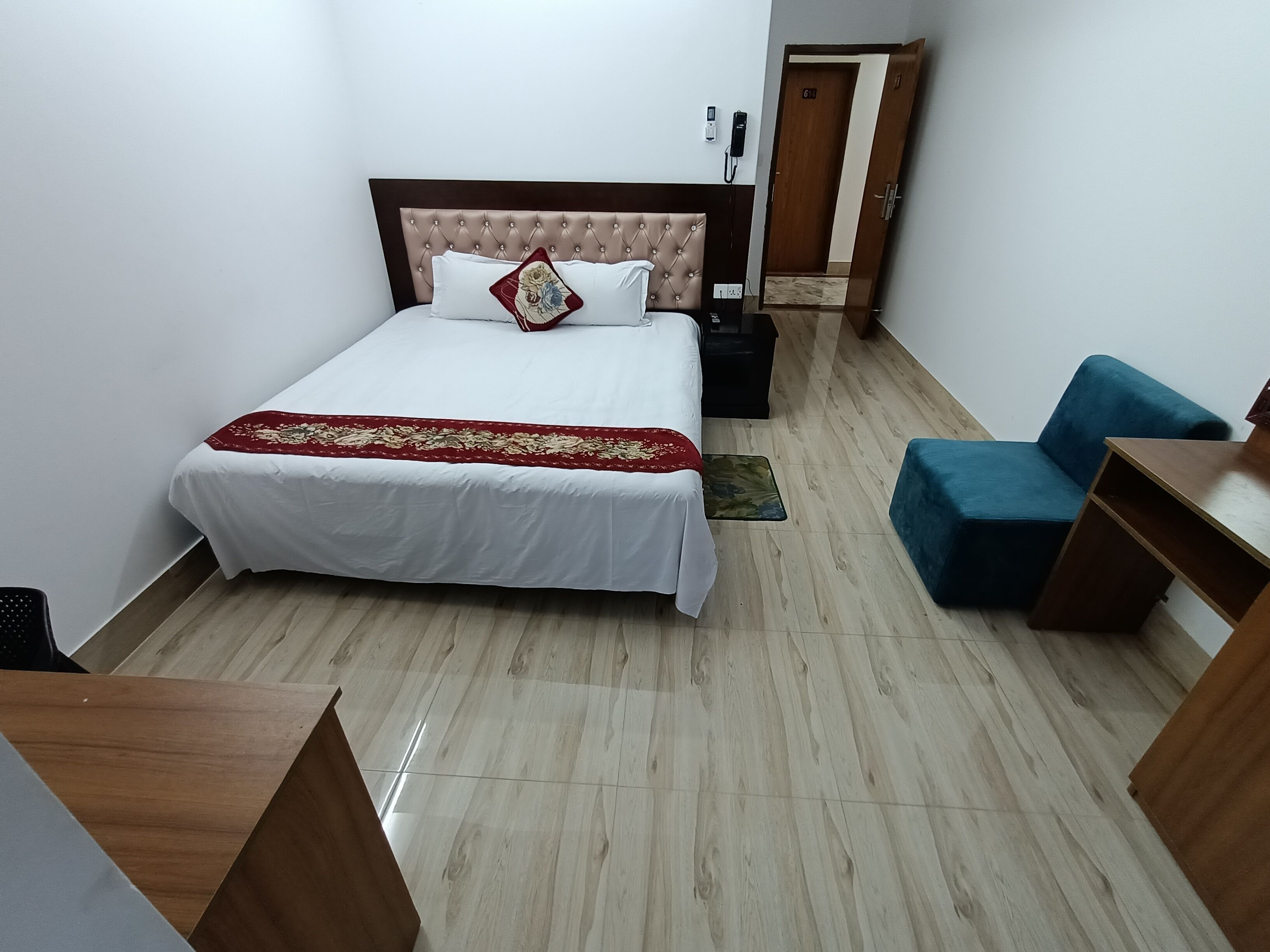 deluxe double room | desk, free wifi