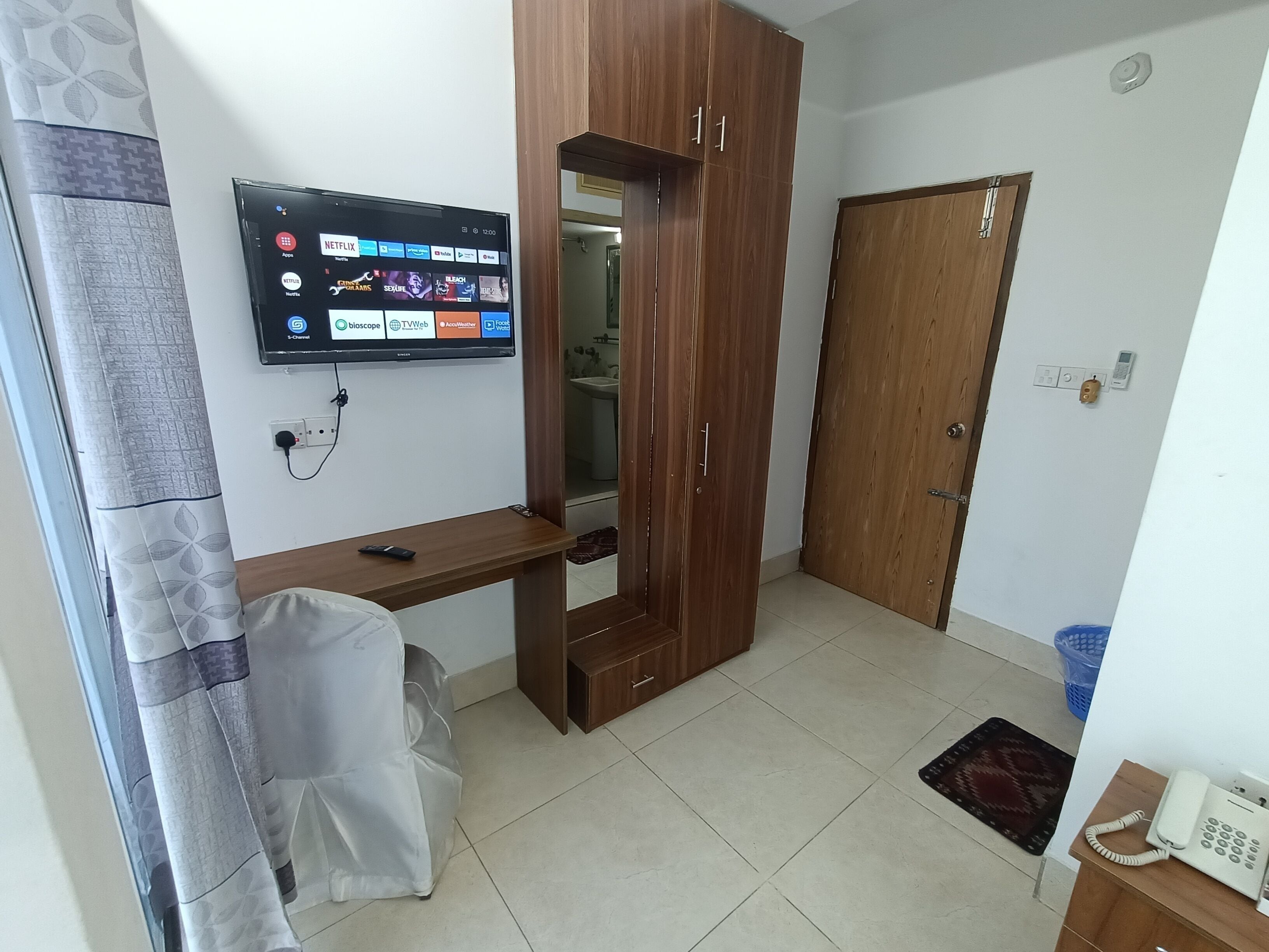 deluxe single room | desk, free wifi