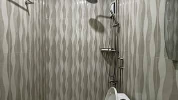 Family Room | Bathroom | Shower, rainfall showerhead, towels, soap