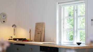 Kühlschrank, Ofen, Geschirrspüler, Hochstuhl