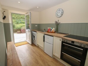 Réfrigérateur, lave-vaisselle, bouilloire électrique, grille-pain