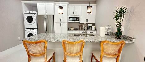 冰箱、微波炉、炉灶、洗碗机