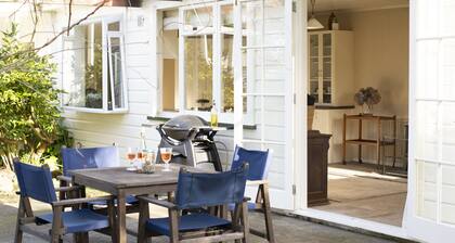 Berwick cottage - quaint country cottage - 1.4km to the heart of Greytown