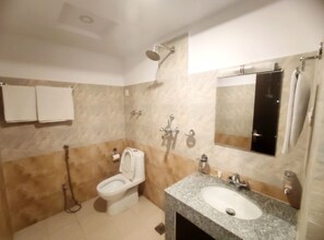 Familienzimmer | Badezimmer | Hausschuhe