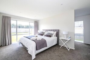 4 bedrooms, iron/ironing board, free WiFi, bed sheets