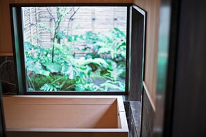 Superior Villa | Bathroom | Rainfall showerhead, free toiletries, hair dryer, slippers - Mitsuda Kamigyo (Kyoto)