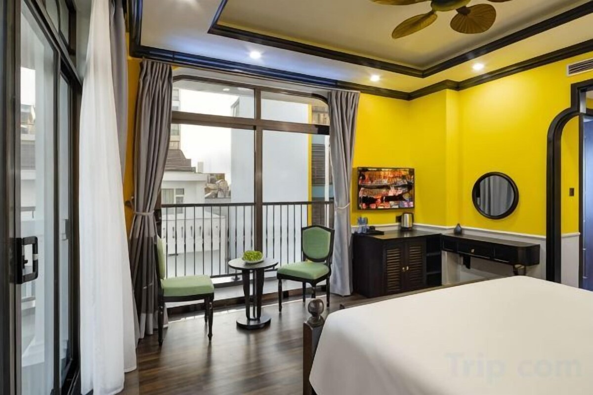 Egyptian cotton sheets, premium bedding, minibar (free items)
