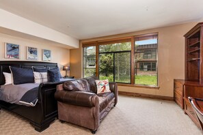 3 Schlafzimmer, Schreibtisch, Bügeleisen/Bügelbrett, kostenloses WLAN