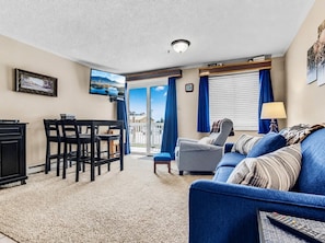 Smart TV - ML115 Lovely Slope Side Getaway Wi-Fi Parking Next to Village (Snowshoe)
