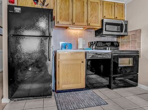 Fridge, oven, stovetop, dishwasher