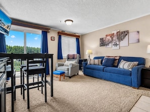 Smart TV - ML115 Lovely Slope Side Getaway Wi-Fi Parking Next to Village (Snowshoe)
