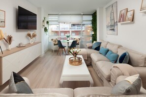 TV - Vacation Apartment "Mediterráneo" with Sea Views, Private Terrace, and Air Conditioning (Rincon de la Victoria)