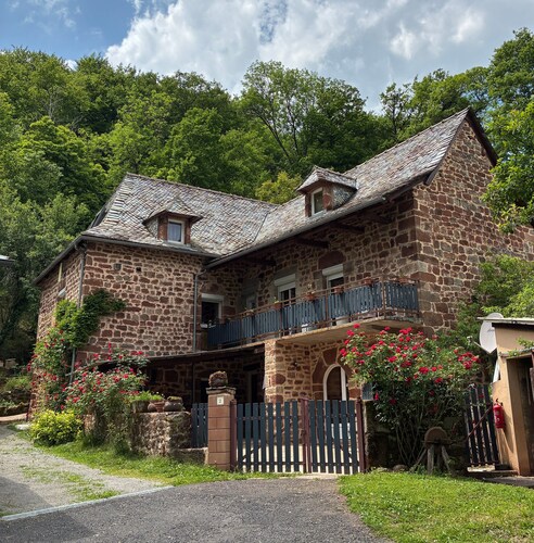 Holiday Home "Gîte Le Pressoir Domaine de Jouani" with Shared Pool & A/C
