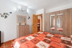 1 bedroom, iron/ironing board, free WiFi, bed sheets