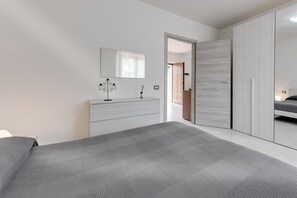 1 habitación, tabla de planchar con plancha, wifi gratis y ropa de cama 