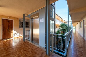 Interior - Apartment 'Two Minutes from the Sea' with Partial Sea Views, Terrace, and Air Conditioning (Cambrils)