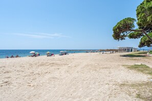 Beach nearby - Apartment 'Two Minutes from the Sea' with Partial Sea Views, Terrace, and Air Conditioning (Cambrils)