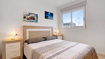 2 bedrooms, iron/ironing board, free WiFi, bed sheets