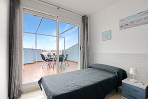 2 chambres, fer et planche à repasser, Wi-Fi gratuit, draps fournis