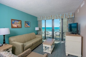 Living area - Oceanfront Deluxe Serenity (Myrtle Beach)