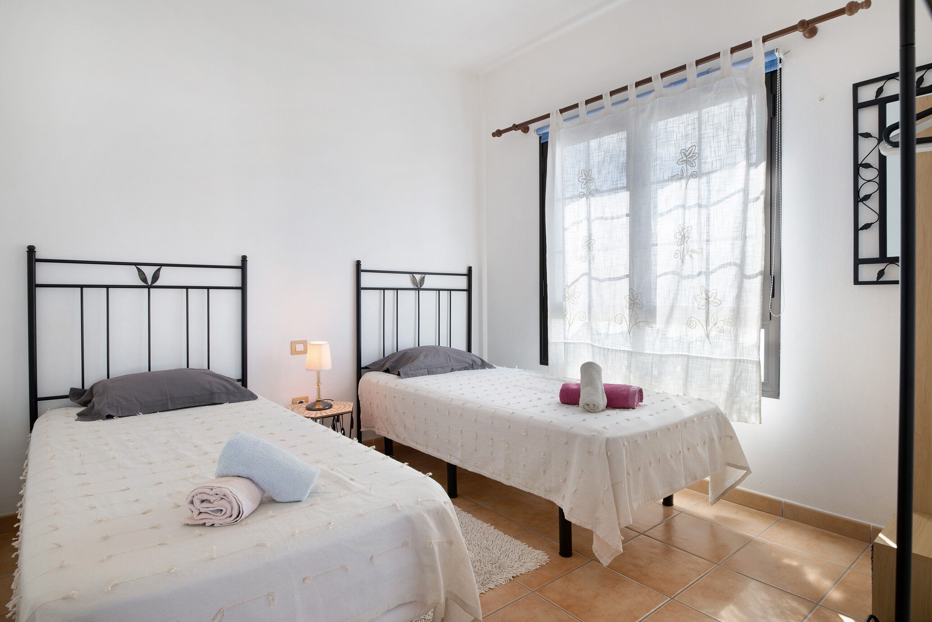 2 slaapkamers, een strijkplank/strijkijzer, gratis wifi, beddengoed