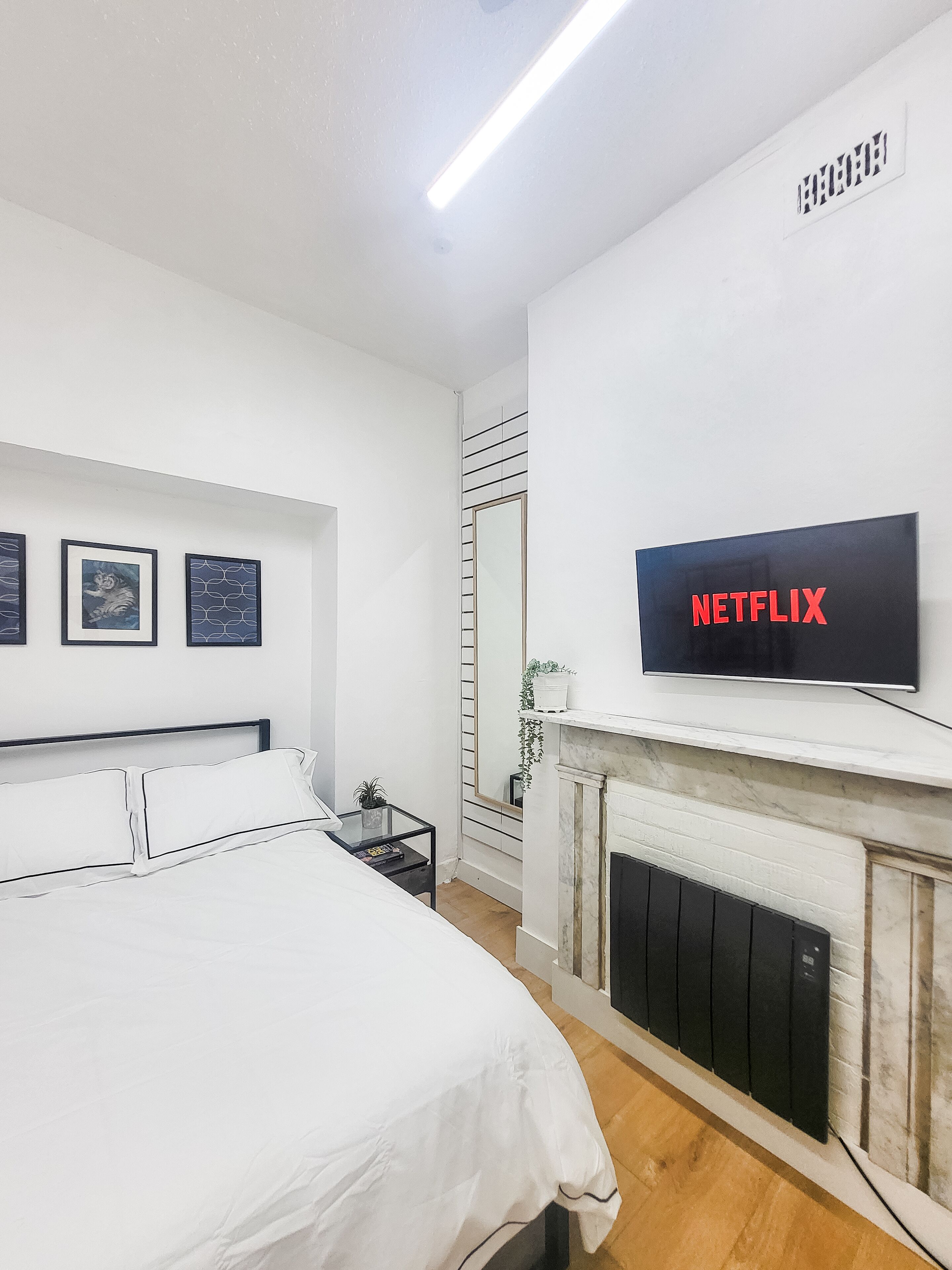 1 soverom, safe på rommet, skrivebord og strykejern/-brett