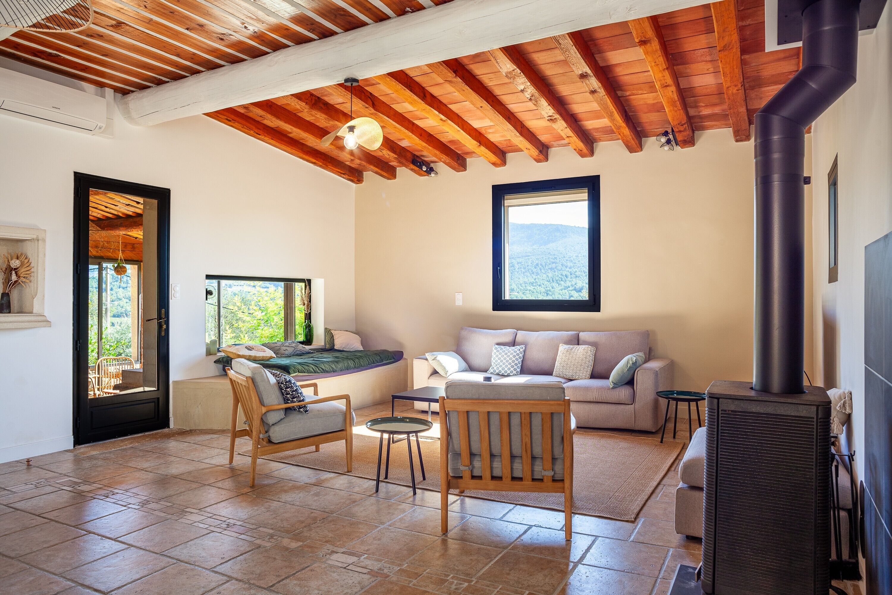 Maison De Vacances 'La Bastide Des Oliviers' Avec Vue Sur La Montagne, Wi-fi Et Climatisation - Trets