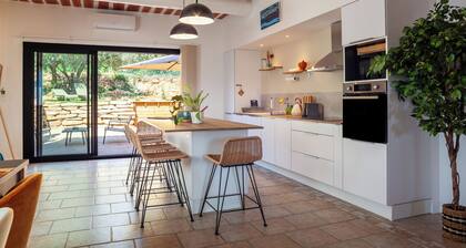 Holiday Home 'La Bastide Des Oliviers' with Mountain View, Wi-Fi and Air Conditioning