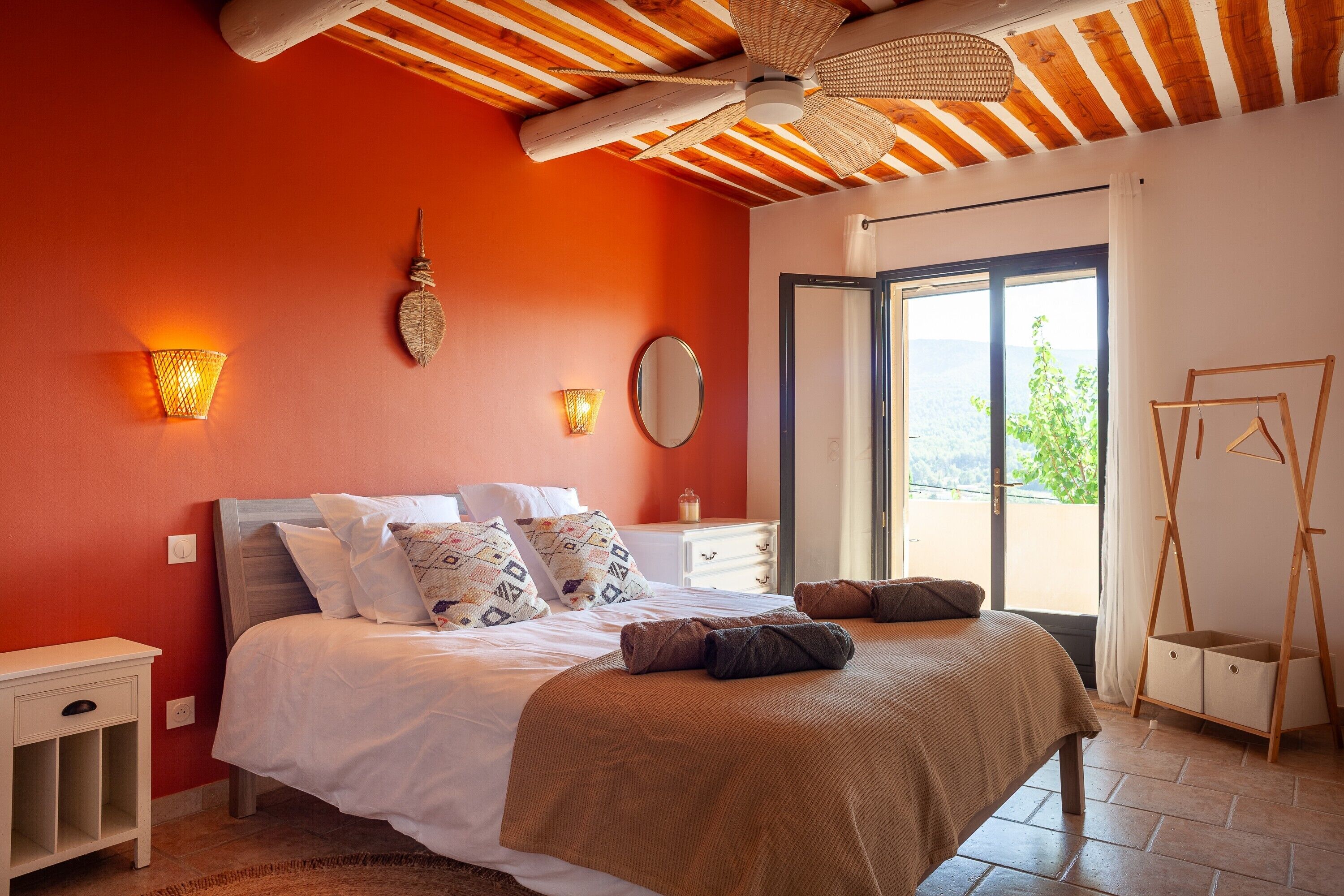 3 habitaciones, tabla de planchar con plancha y wifi gratis 