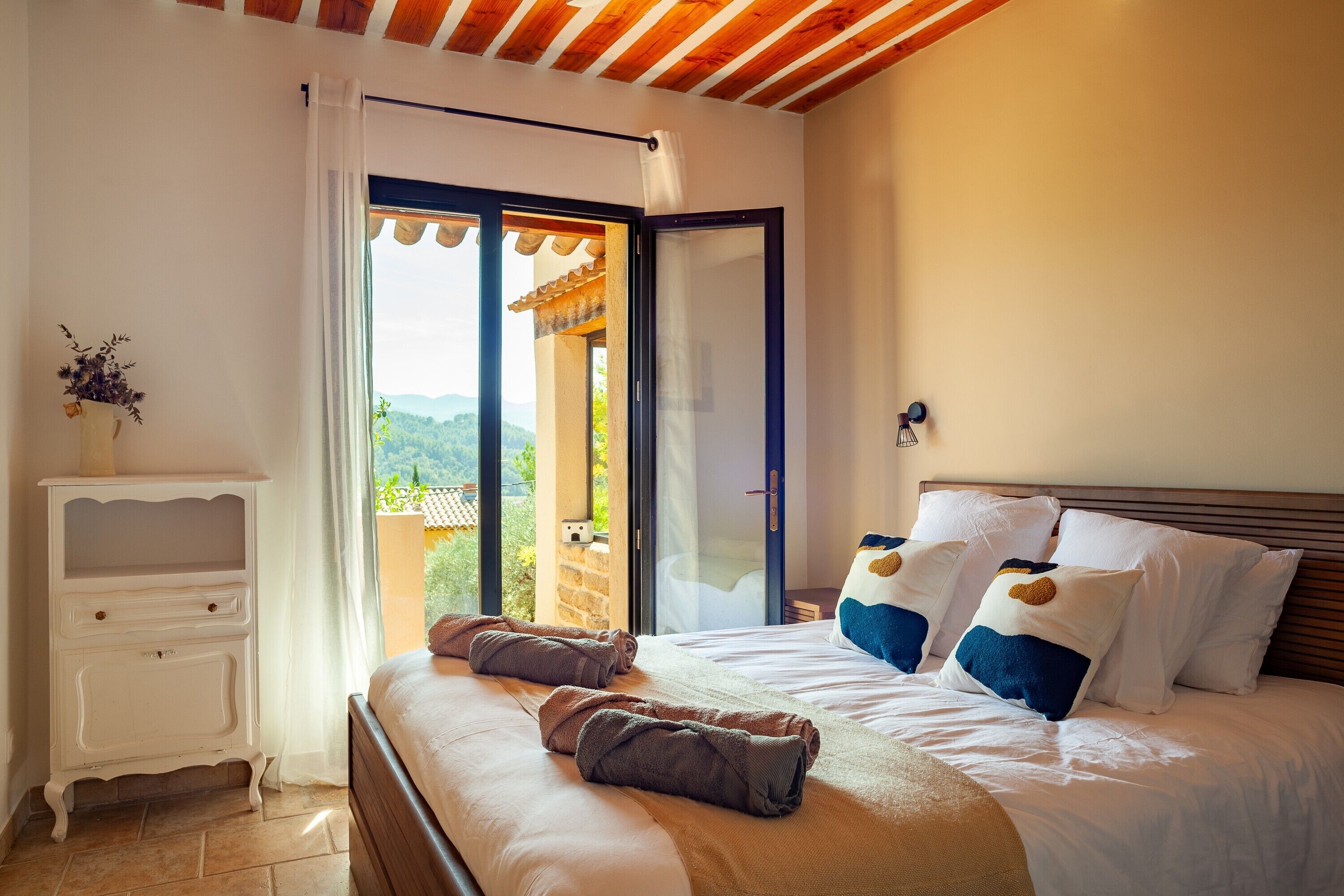 3 chambres, fer et planche à repasser, Wi-Fi gratuit