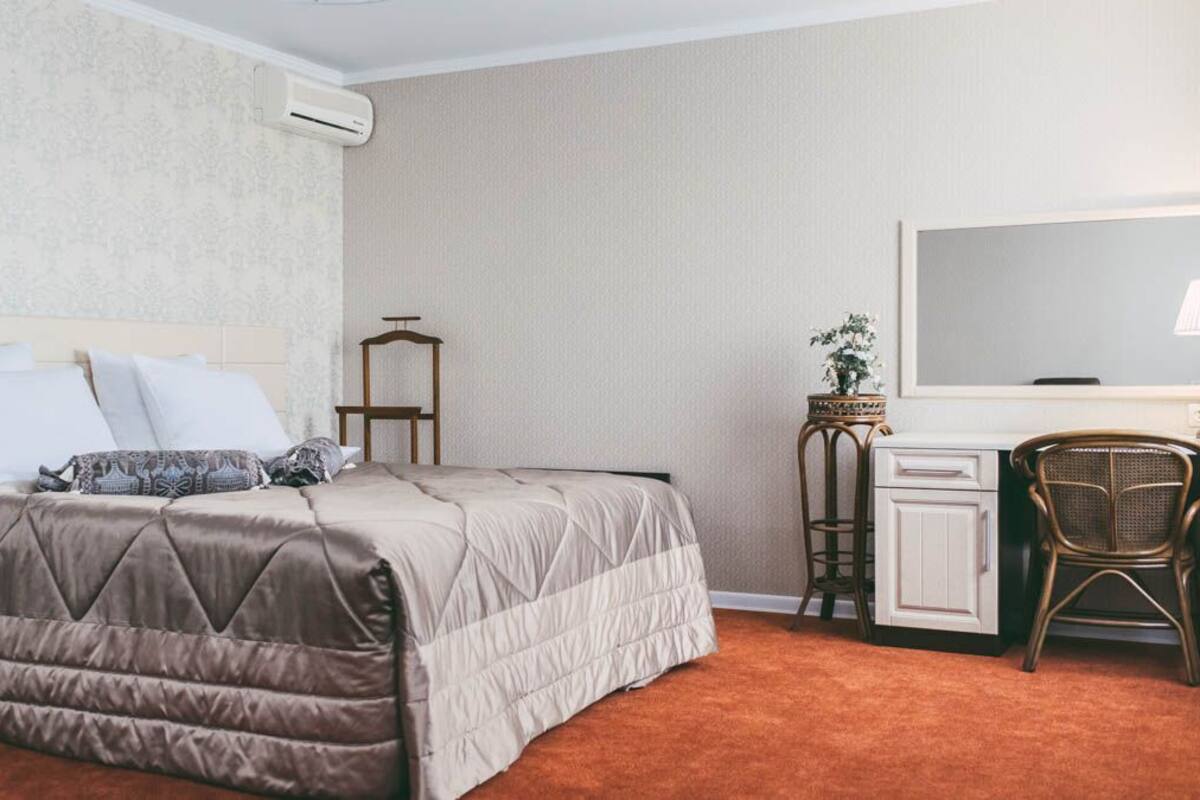 Luxury Double Room | In-room safe, soundproofing, iron/ironing board, free WiFi