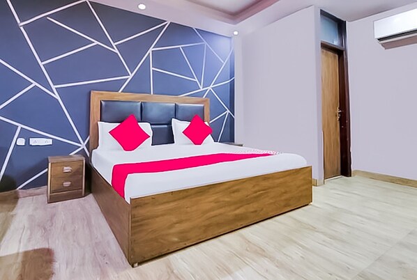 Deluxe Double Room | Soundproofing, free WiFi - Roomshala 121 Hotel Classic (New Delhi)