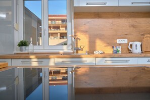 Full-size fridge, microwave, espresso maker, electric kettle - M&M Holiday House with a Pool by Litto (Podstrana)