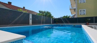 M&M Holiday House with a Pool by Litto