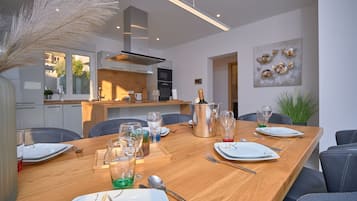 Full-size fridge, microwave, espresso maker, electric kettle