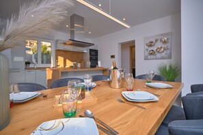 Full-size fridge, microwave, espresso maker, electric kettle - M&M Holiday House with a Pool by Litto (Podstrana)