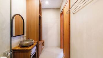 Vila | Kamar mandi | Shower, pancuran hujan, perlengkapan mandi gratis, dan handuk